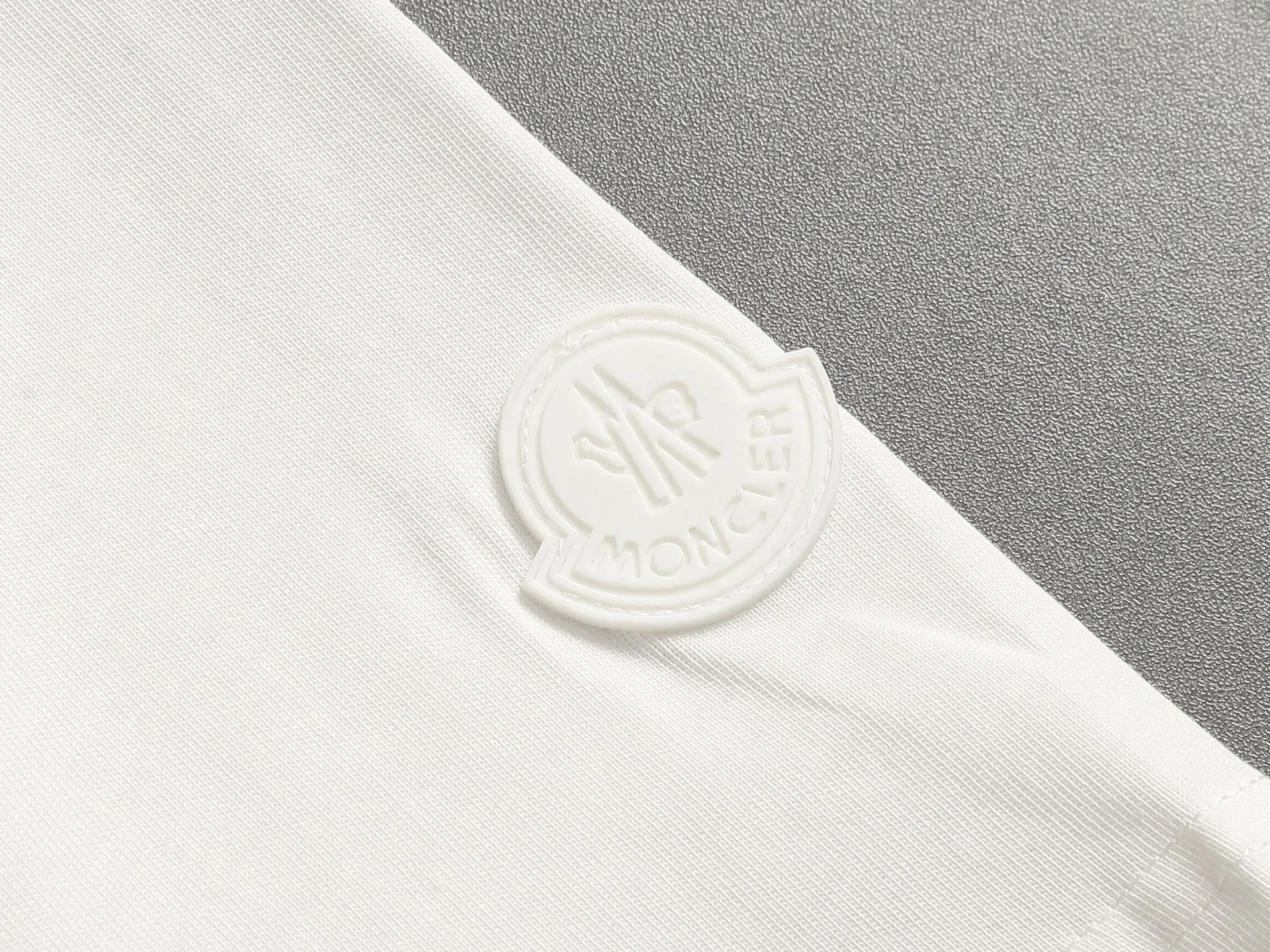 MONCLER LOGO 🪡 Logo ， Retro Same Style T 260 Versatile : Black White Size：XS~L